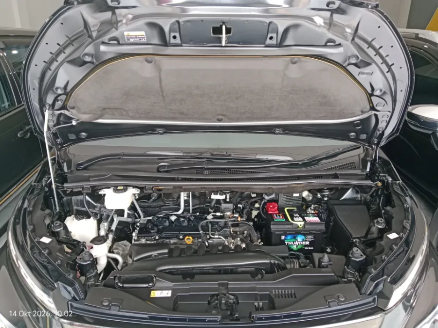 Foto Mobil Bekas Mesin Toyota Voxy 2.0 tahun 2024