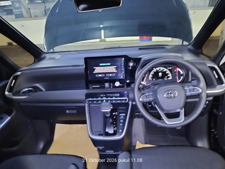 Foto Mobil Bekas Dashboard Toyota Voxy 2.0 tahun 2025