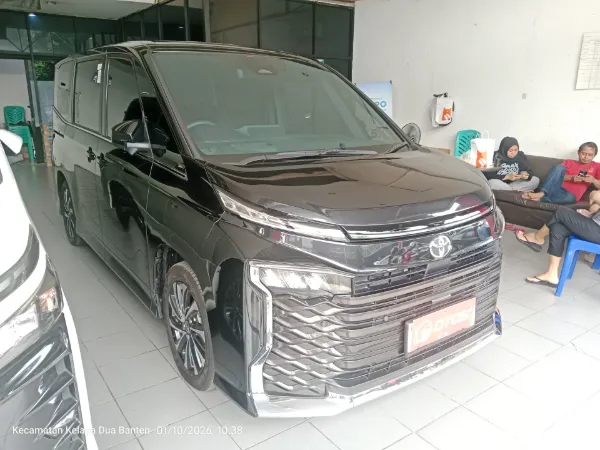 2025 Toyota Voxy 2.0