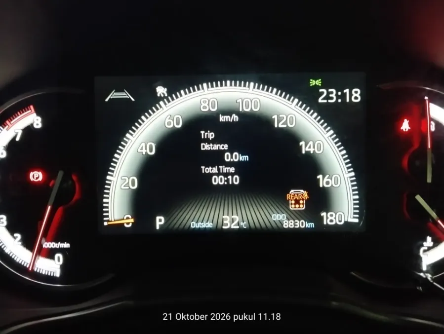 Foto Mobil Bekas Odometer Toyota Voxy 2.0 tahun 2025