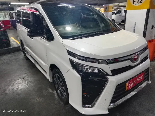 2017 Toyota Voxy 2.0 R80