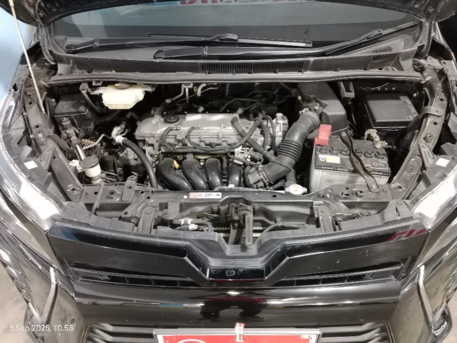 Foto Mobil Bekas Mesin Toyota Voxy 2.0 R80 tahun 2017