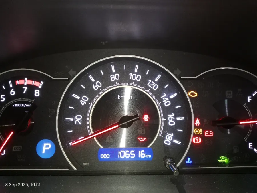 Foto Mobil Bekas Odometer Toyota Voxy 2.0 R80 tahun 2017