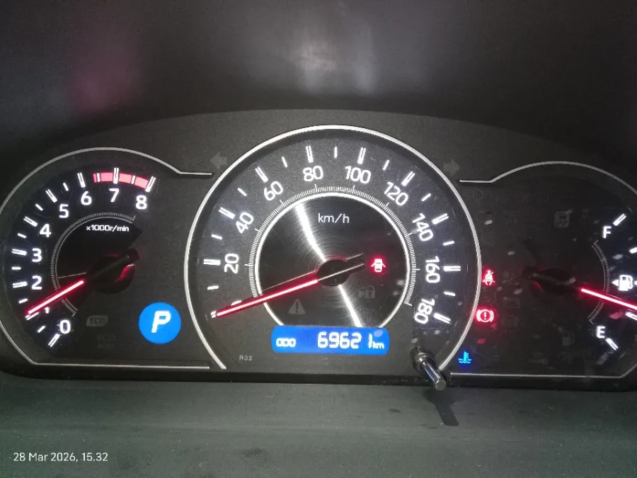 Foto Mobil Bekas Odometer Toyota Voxy 2.0 R80 tahun 2018