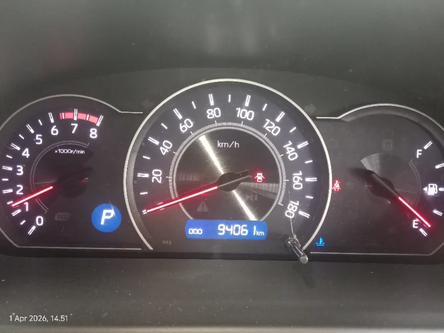 Foto Mobil Bekas Odometer Toyota Voxy 2.0 R80 tahun 2020