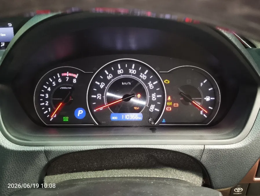 Foto Mobil Bekas Odometer Toyota Voxy 2.0 R80 tahun 2020
