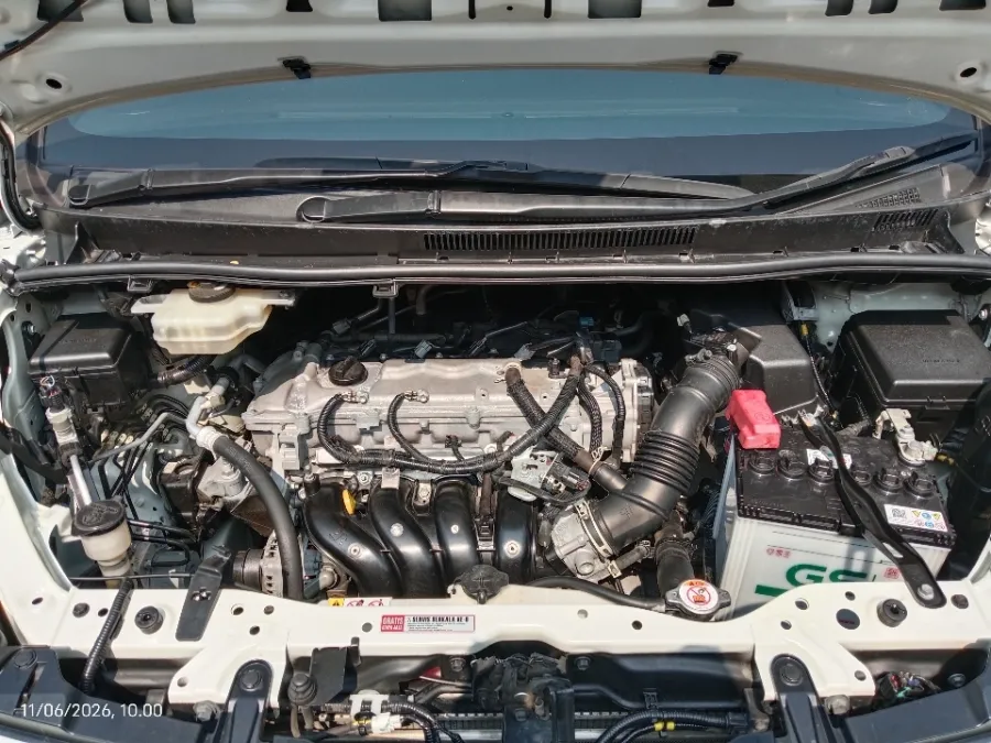 Foto Mobil Bekas Mesin Toyota Voxy 2.0 R80 tahun 2021