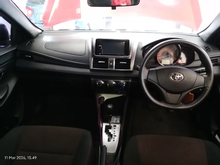 Foto Mobil Bekas Dashboard Toyota Yaris 1.5 E tahun 2014