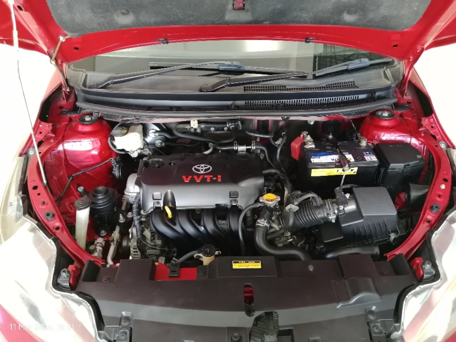 Foto Mobil Bekas Mesin Toyota Yaris 1.5 E tahun 2014