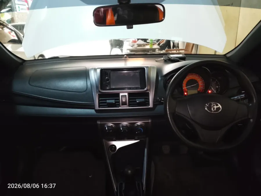 Foto Mobil Bekas Dashboard Toyota Yaris 1.5 E tahun 2016