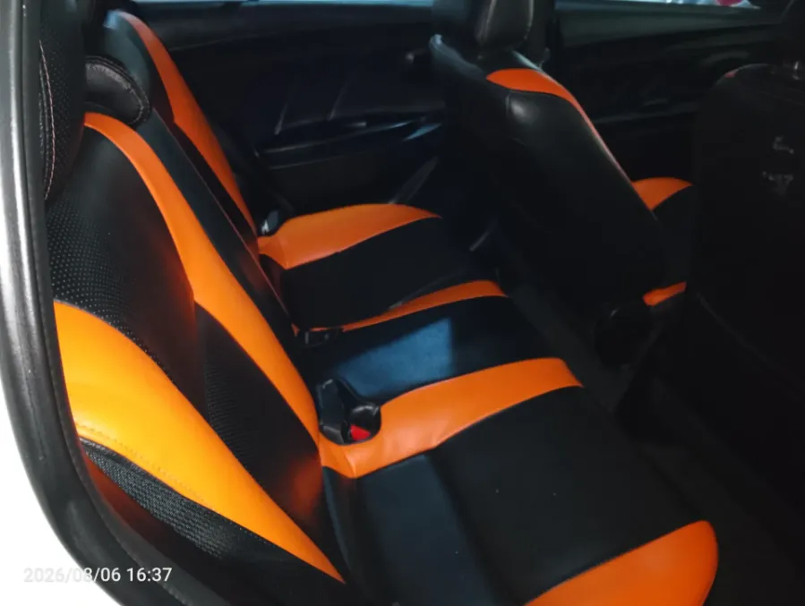 Foto Mobil Bekas Kabin Belakang Toyota Yaris 1.5 E tahun 2016