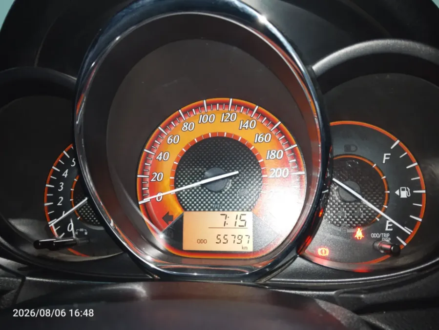 Foto Mobil Bekas Odometer Toyota Yaris 1.5 E tahun 2016