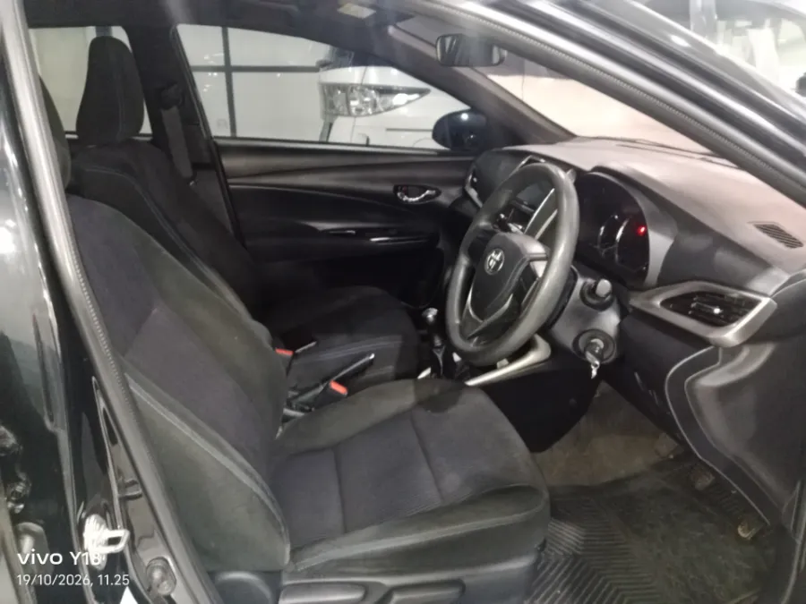 Foto Mobil Bekas Kabin Depan Toyota Yaris 1.5 G tahun 2018