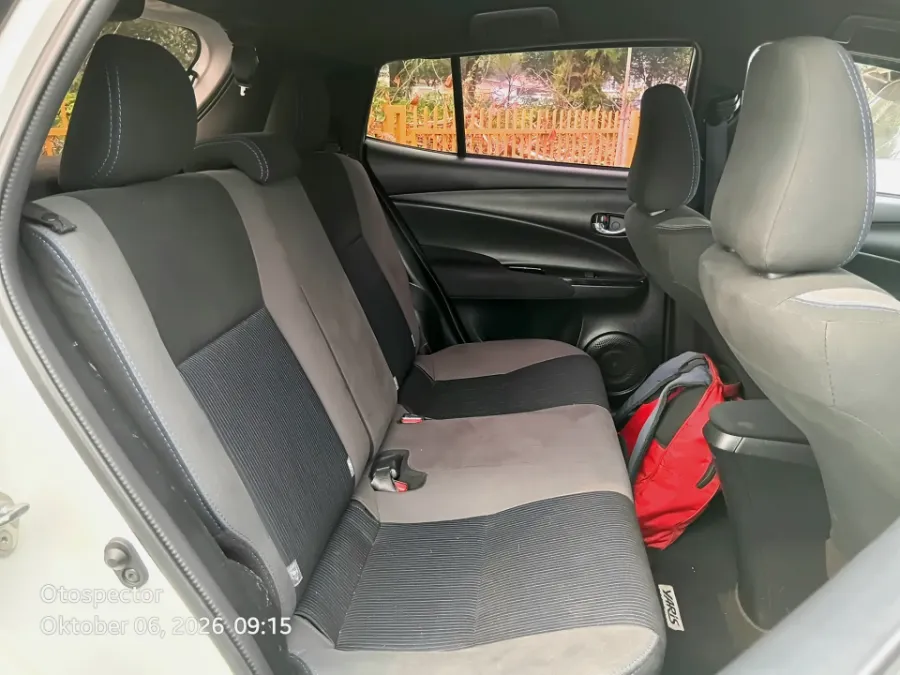 Foto Mobil Bekas Kabin Belakang Toyota Yaris 1.5 G tahun 2020