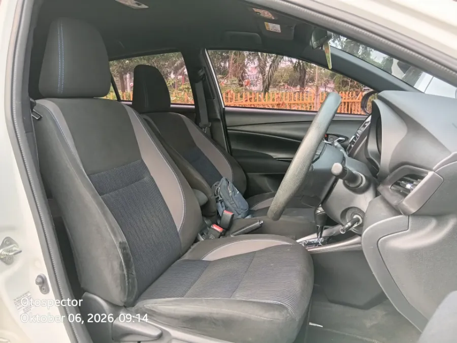 Foto Mobil Bekas Kabin Depan Toyota Yaris 1.5 G tahun 2020