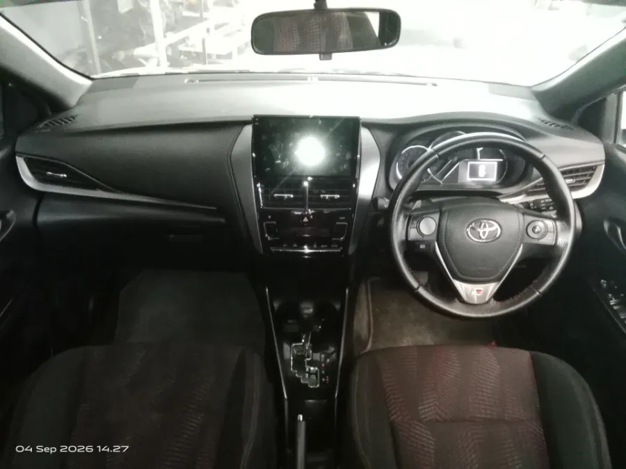 Foto Mobil Bekas Dashboard Toyota Yaris 1.5 GR sport tahun 2022