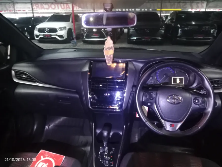 Foto Mobil Bekas Dashboard Toyota Yaris 1.5 GR sport tahun 2022