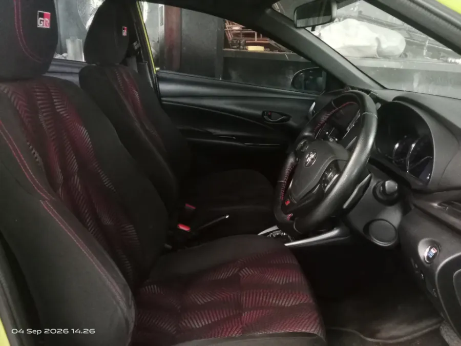 Foto Mobil Bekas Kabin Depan Toyota Yaris 1.5 GR sport tahun 2022
