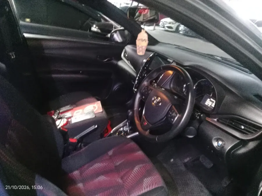Foto Mobil Bekas Kabin Depan Toyota Yaris 1.5 GR sport tahun 2022