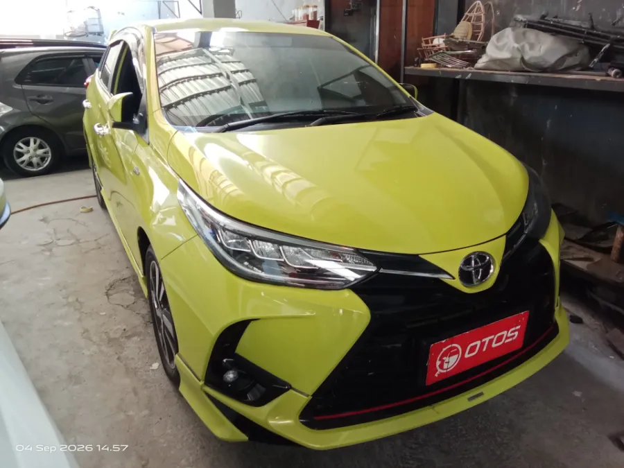 Foto Mobil Bekas Kanan Depan Toyota Yaris 1.5 GR sport tahun 2022