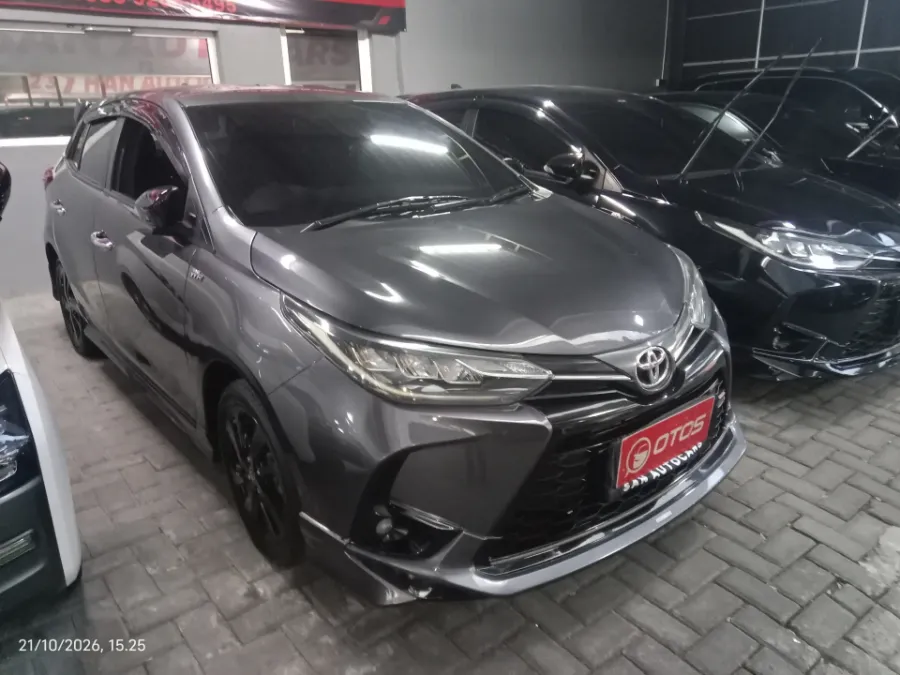 Foto Mobil Bekas Kanan Depan Toyota Yaris 1.5 GR sport tahun 2022