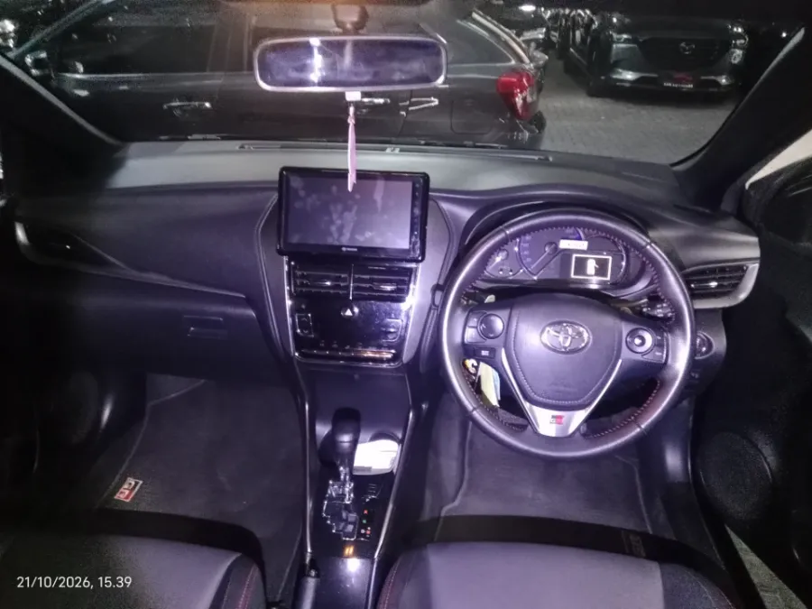 Foto Mobil Bekas Dashboard Toyota Yaris 1.5 GR sport tahun 2023