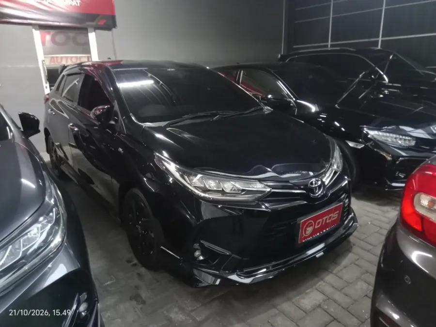 Foto Mobil Bekas Kanan Depan Toyota Yaris 1.5 GR sport tahun 2023