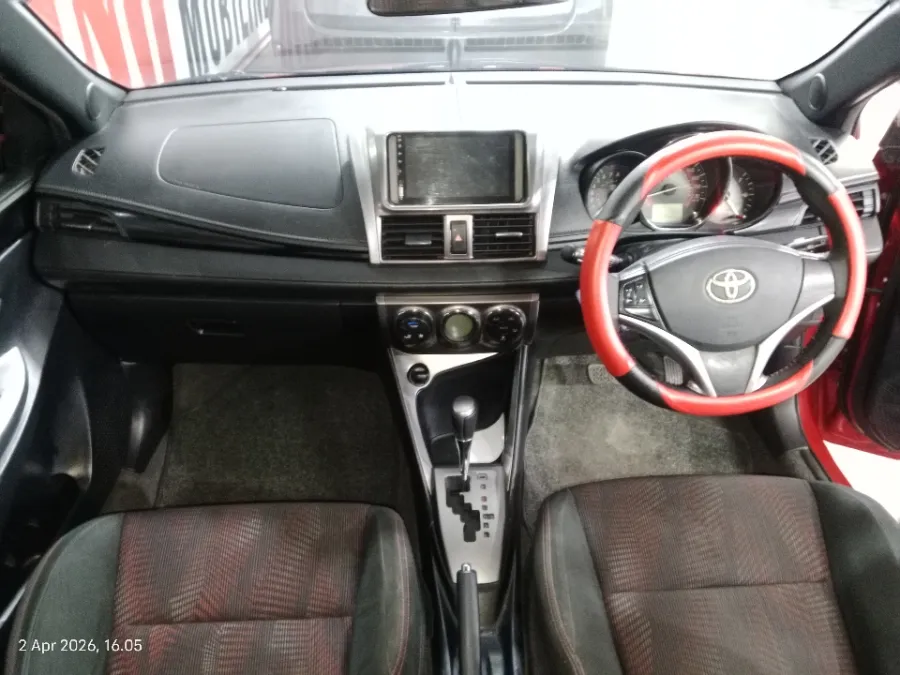 Foto Mobil Bekas Dashboard Toyota Yaris 1.5 S tahun 2014