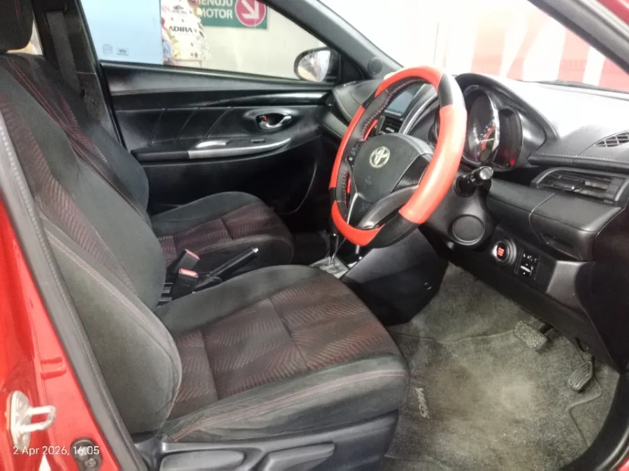 Foto Mobil Bekas Kabin Depan Toyota Yaris 1.5 S tahun 2014