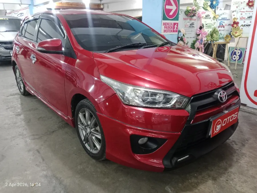 Foto Mobil Bekas Kanan Depan Toyota Yaris 1.5 S tahun 2014