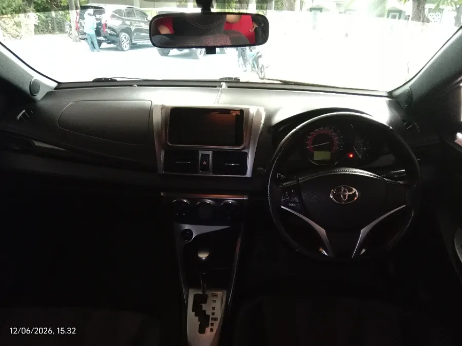 Foto Mobil Bekas Dashboard Toyota Yaris 1.5 S tahun 2016