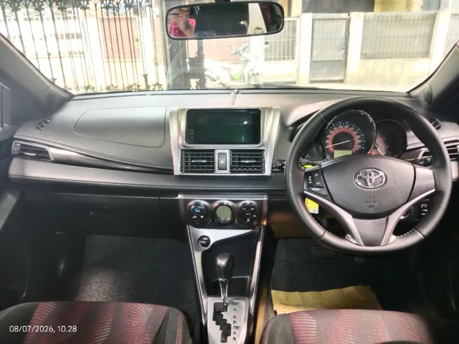 Foto Mobil Bekas Dashboard Toyota Yaris 1.5 S tahun 2016