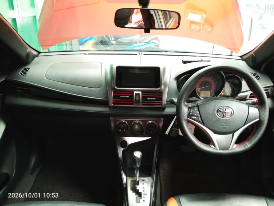 Foto Mobil Bekas Dashboard Toyota Yaris 1.5 S tahun 2016