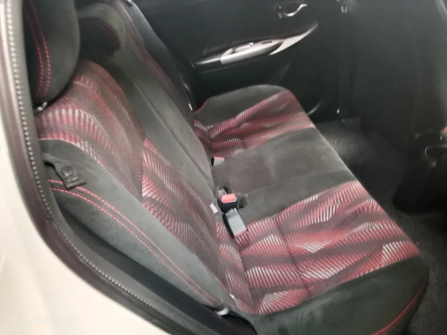 Foto Mobil Bekas Kabin Belakang Toyota Yaris 1.5 S tahun 2016