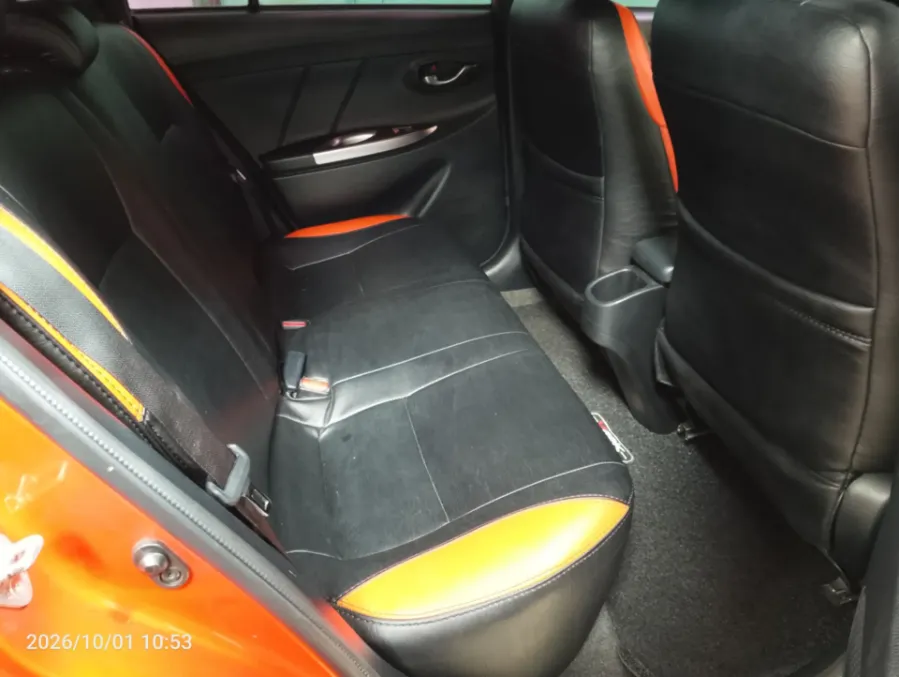 Foto Mobil Bekas Kabin Belakang Toyota Yaris 1.5 S tahun 2016