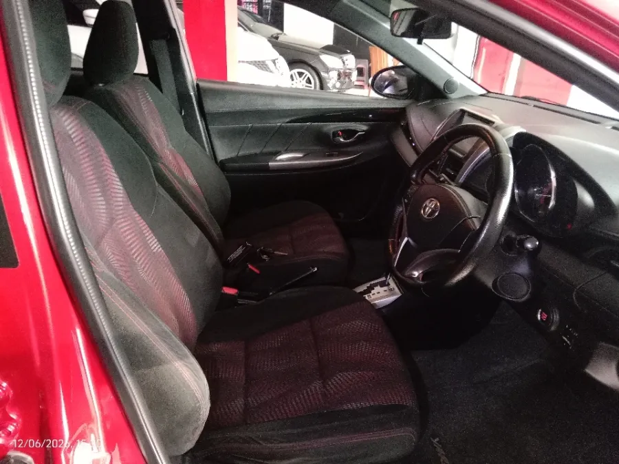 Foto Mobil Bekas Kabin Depan Toyota Yaris 1.5 S tahun 2016