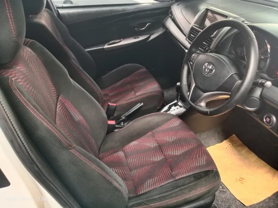 Foto Mobil Bekas Kabin Depan Toyota Yaris 1.5 S tahun 2016