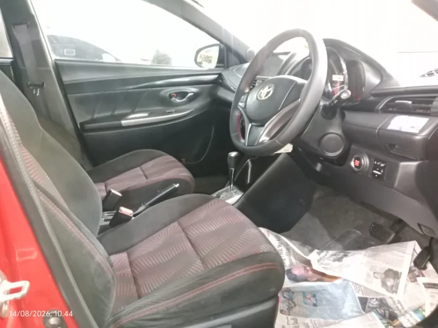 Foto Mobil Bekas Kabin Depan Toyota Yaris 1.5 S tahun 2016