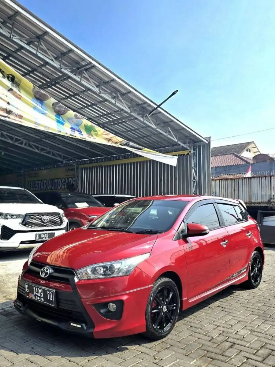 Foto Mobil Bekas Tampak Belakang Toyota Yaris 1.5 S tahun 2016