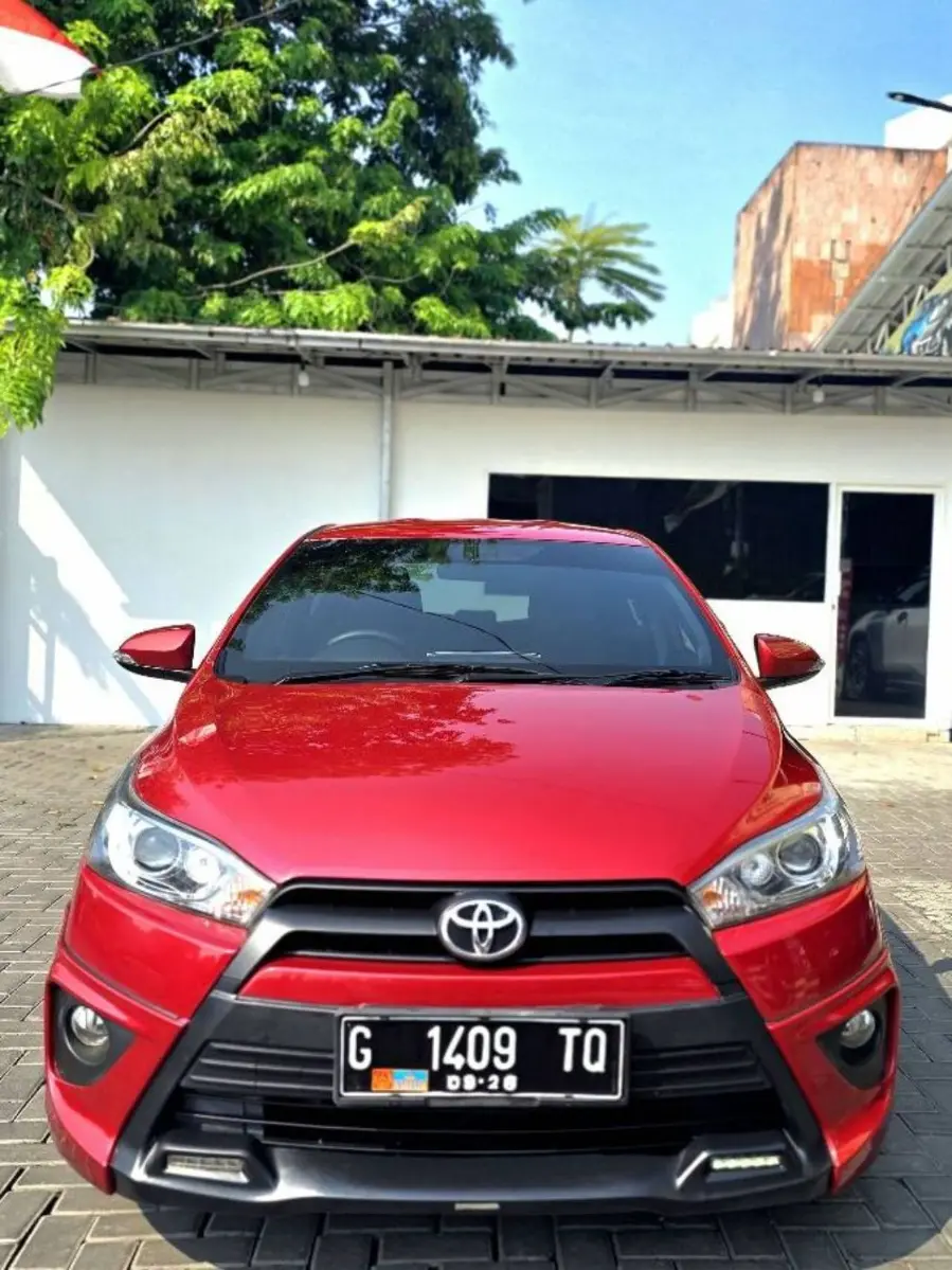 Foto Mobil Bekas Tampak Depan Toyota Yaris 1.5 S tahun 2016