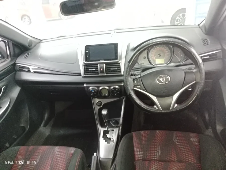 Foto Mobil Bekas Dashboard Toyota Yaris 1.5 S tahun 2017