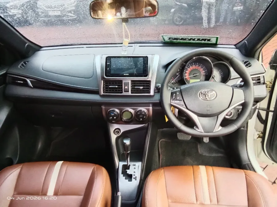 Foto Mobil Bekas Dashboard Toyota Yaris 1.5 S tahun 2017