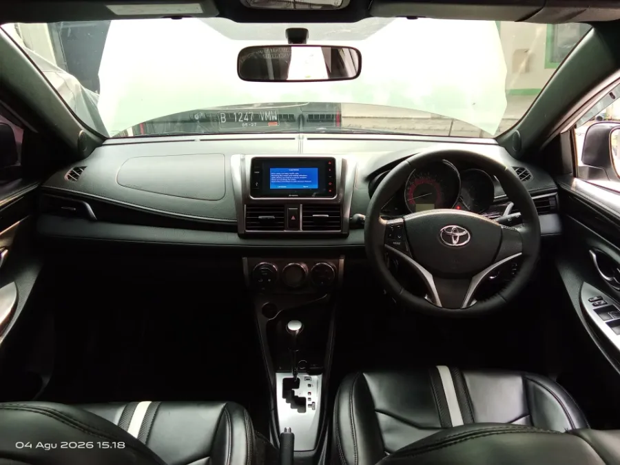 Foto Mobil Bekas Dashboard Toyota Yaris 1.5 S tahun 2017