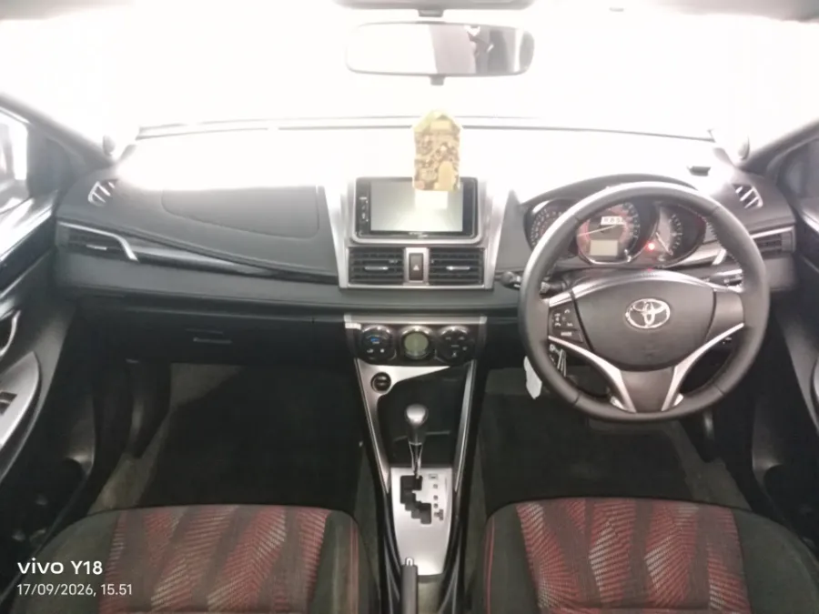 Foto Mobil Bekas Dashboard Toyota Yaris 1.5 S tahun 2017
