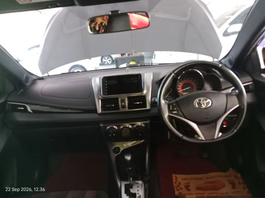 Foto Mobil Bekas Dashboard Toyota Yaris 1.5 S tahun 2017