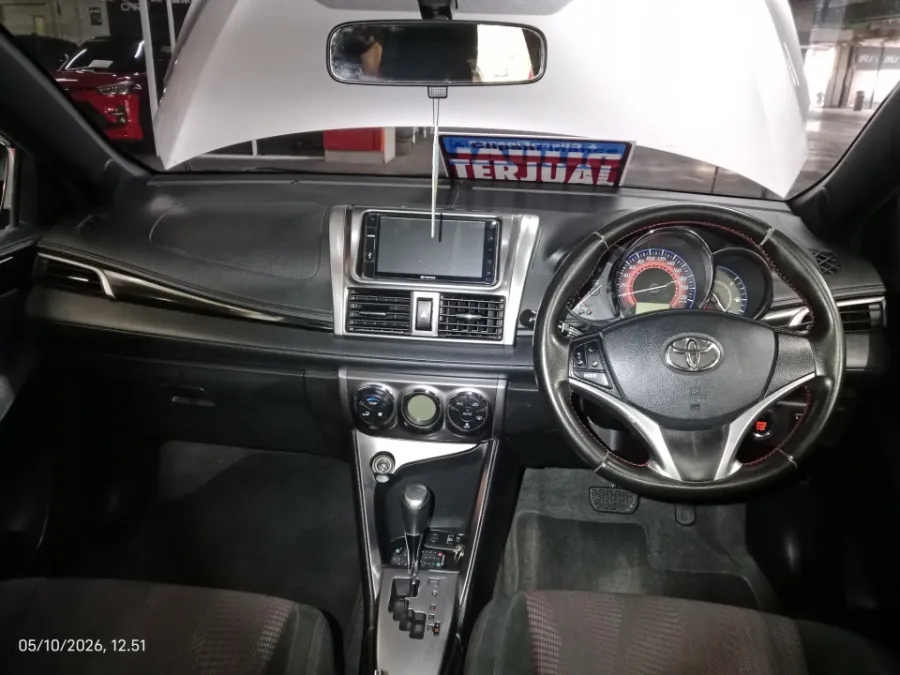 Foto Mobil Bekas Dashboard Toyota Yaris 1.5 S tahun 2017