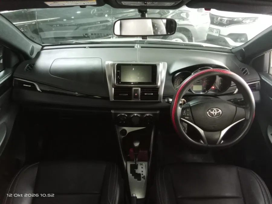 Foto Mobil Bekas Dashboard Toyota Yaris 1.5 S tahun 2017