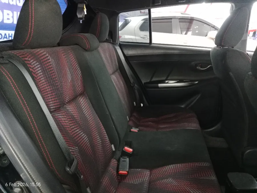 Foto Mobil Bekas Kabin Belakang Toyota Yaris 1.5 S tahun 2017