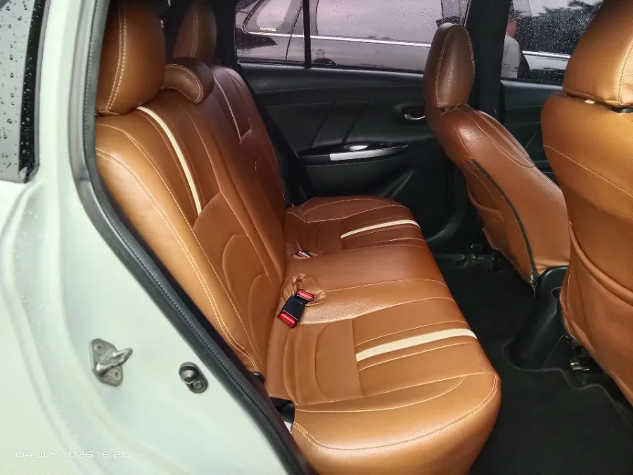 Foto Mobil Bekas Kabin Belakang Toyota Yaris 1.5 S tahun 2017