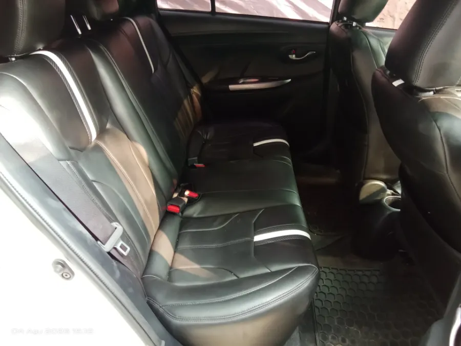 Foto Mobil Bekas Kabin Belakang Toyota Yaris 1.5 S tahun 2017